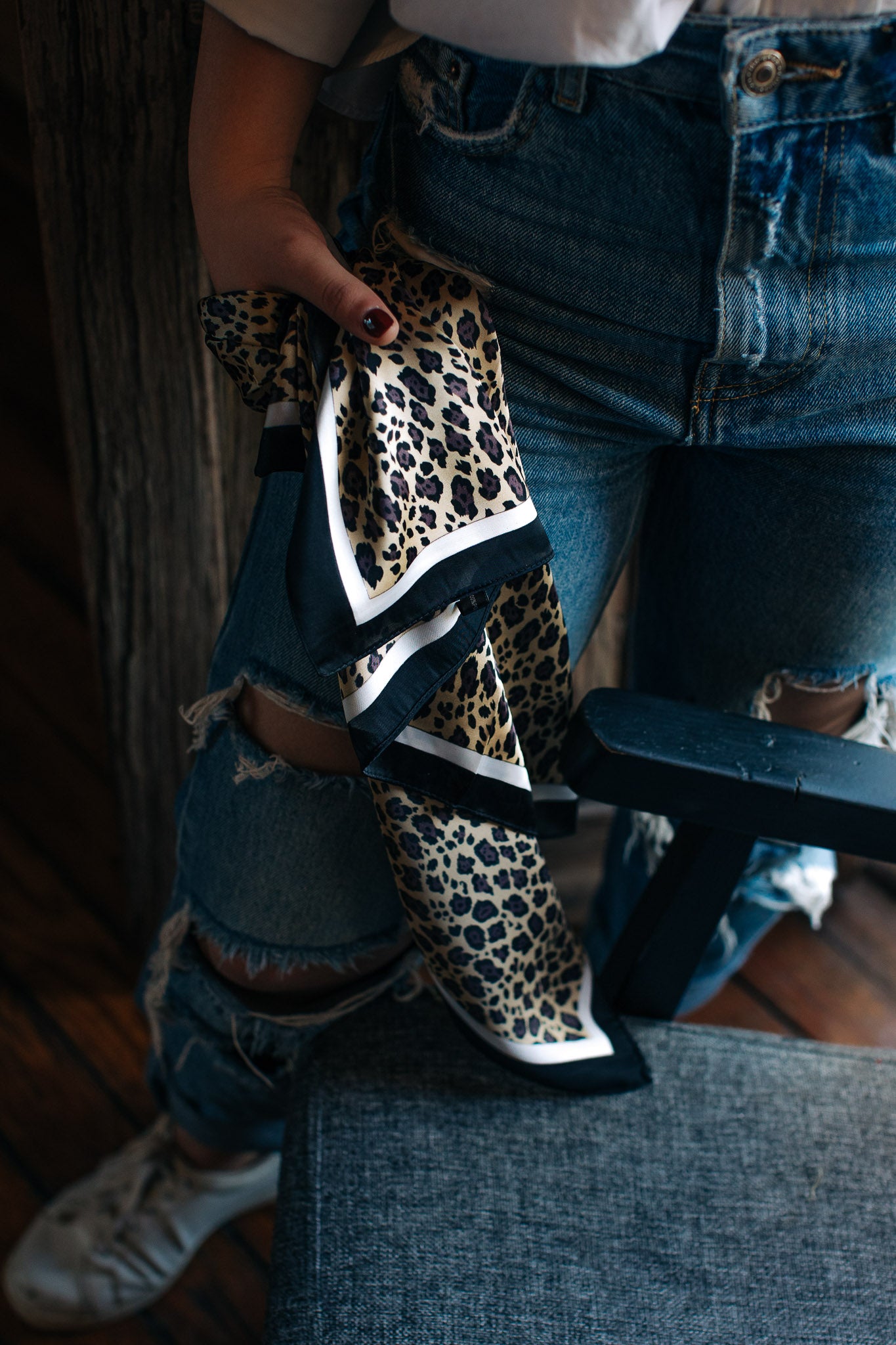 Pañuelo Cheetah negro con morado