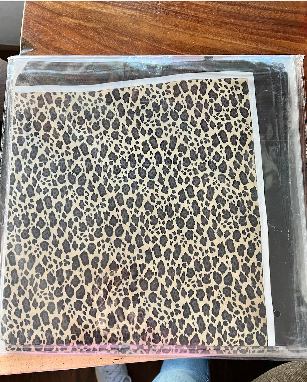 Pañuelo Cheetah negro con morado