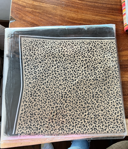 Pañuelo Cheetah cafe con negro