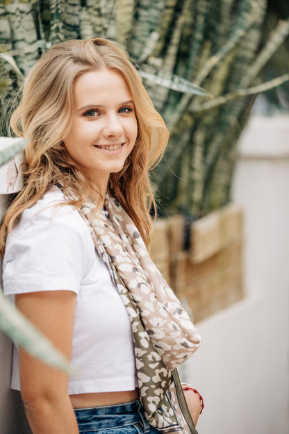 Pañuelo animal print tonos neutros