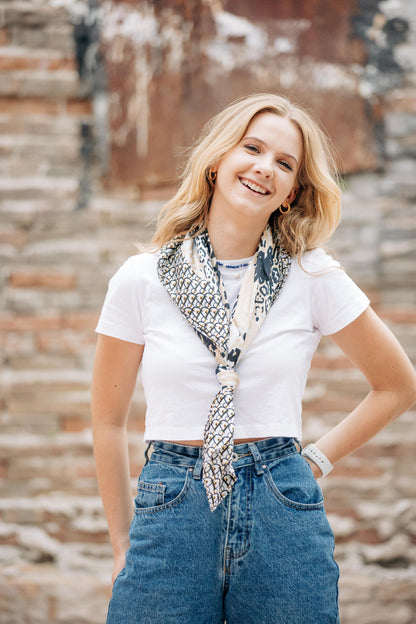 Pañuelo animalprint y signo