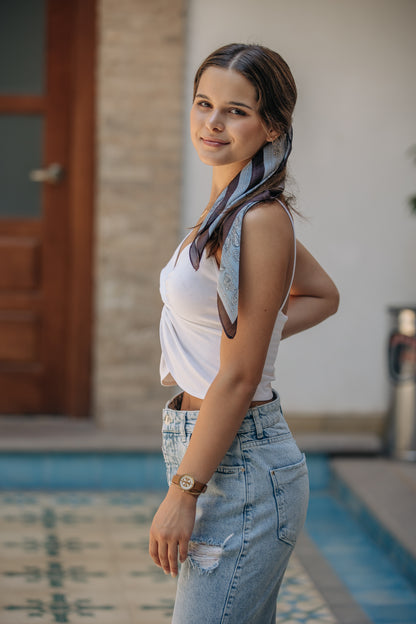 Pañuelo azul marco negro