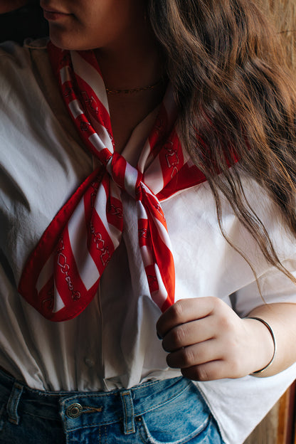 Pañuelo rayas rojas y cadena