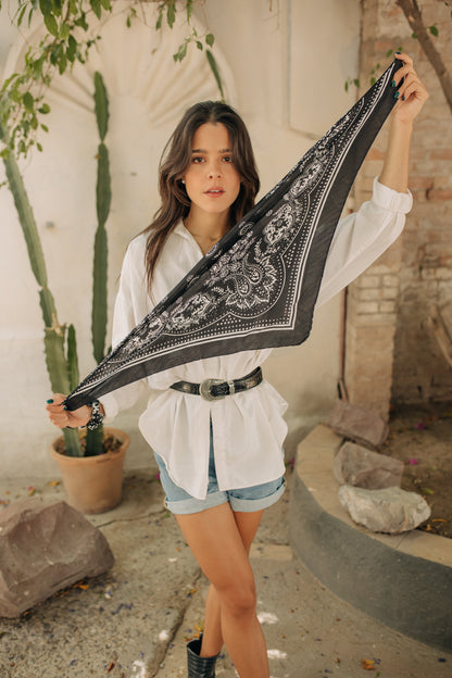 Pañuelo estilo paliacate negro