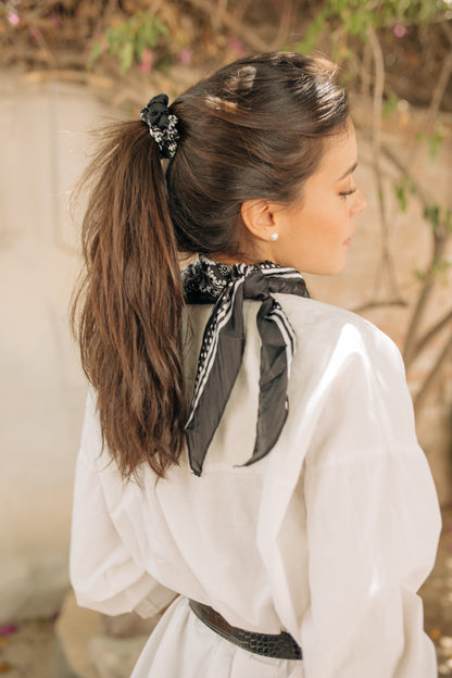 Pañuelo estilo paliacate negro