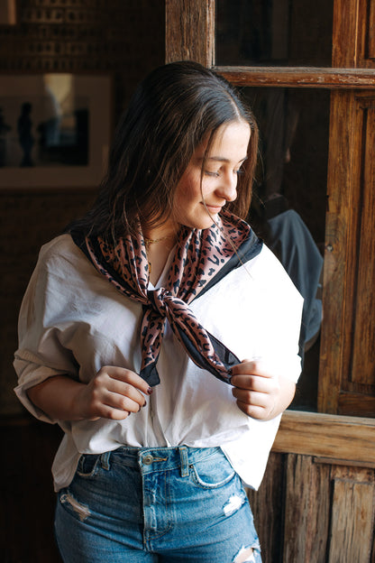 Pañuelo Jaguar Rosa